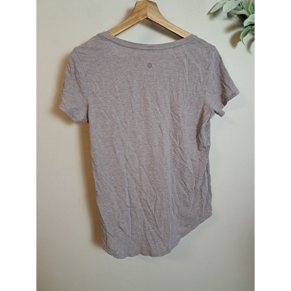 Lululemon Light Purple T-shirt Women's V-neck Gym Athletic Sz M